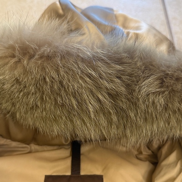 Moncler Women's Beige Puffer Coat with Fur Trim - Picture 3 of 3